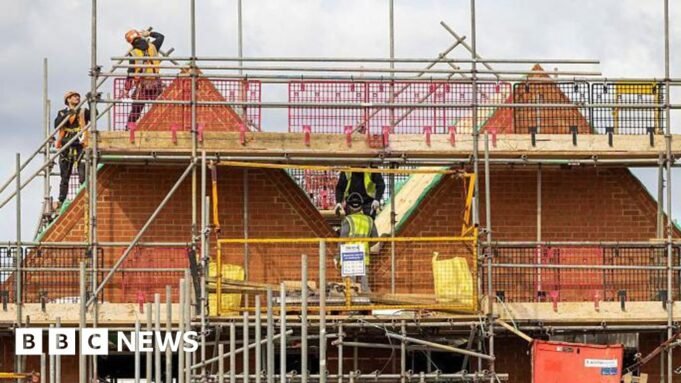 Ο υπουργός παραδέχεται ότι απαιτείται απότομη αύξηση για να επιτευχθεί Ο υπουργός παραδέχεται ότι απαιτείται απότομη αύξηση για να επιτευχθεί ο στόχος στέγασης 1,5 εκατ
| presscode.gr