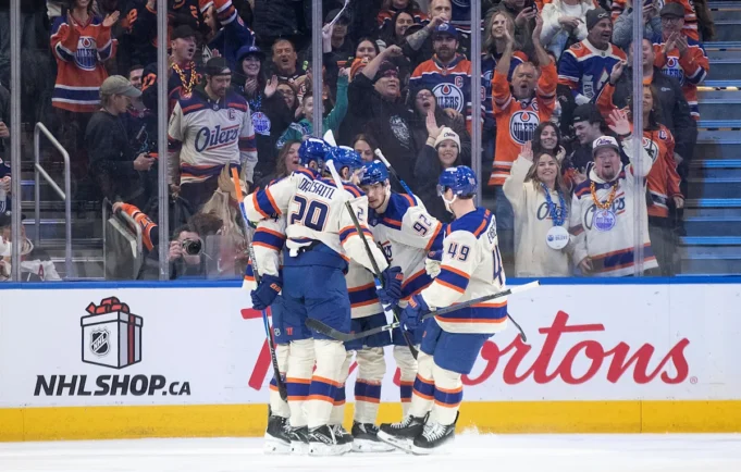Οι Oilers σκοράρουν 4 γκολ 1ης περιόδου στη νίκη 6-2 Οι Oilers σκοράρουν 4 γκολ 1ης περιόδου στη νίκη 6-2 επί των slumping Jets
| presscode.gr