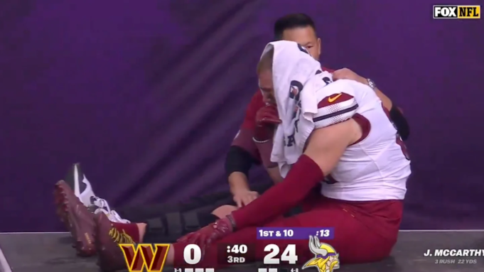 Οι διοικητές QB Marcus Mariota παρηγόρησαν τον TE Zach Ertz Οι διοικητές QB Marcus Mariota παρηγόρησαν τον TE Zach Ertz προτού αποσυρθεί
| presscode.gr