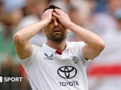 Περιοδεία του γρήγορου μπόουλερ της Αγγλίας Wood out of Ashes
| presscode.gr Περιοδεία του γρήγορου μπόουλερ της Αγγλίας Wood out of Ashes
| presscode.gr