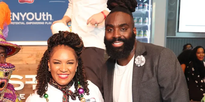 Πριν γνωρίσω τον σύζυγό μου παίκτη NFL, ήθελα μια καριέρα Πριν γνωρίσω τον σύζυγό μου παίκτη NFL, ήθελα μια καριέρα στην εκπαίδευση. Τώρα εκπαιδεύω τα 6 παιδιά μας στο σπίτι και τα βάζω να φορούν στολές.
| presscode.gr