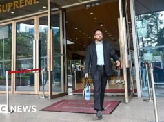 Το δικαστήριο της Σιγκαπούρης επικύρωσε την ένοχη ετυμηγορία για τον ηγέτη της αντιπολίτευσης Πρίταμ Σινγκ
| presscode.gr Το δικαστήριο της Σιγκαπούρης επικύρωσε την ένοχη ετυμηγορία για τον ηγέτη της αντιπολίτευσης Πρίταμ Σινγκ
| presscode.gr