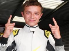 Υποστηριζόμενος από την οικογένειά του, ωθούμενος από το ταλέντο του: η άνοδος του Λάντο Νόρις
| presscode.gr Υποστηριζόμενος από την οικογένειά του, ωθούμενος από το ταλέντο του: η άνοδος του Λάντο Νόρις
| presscode.gr